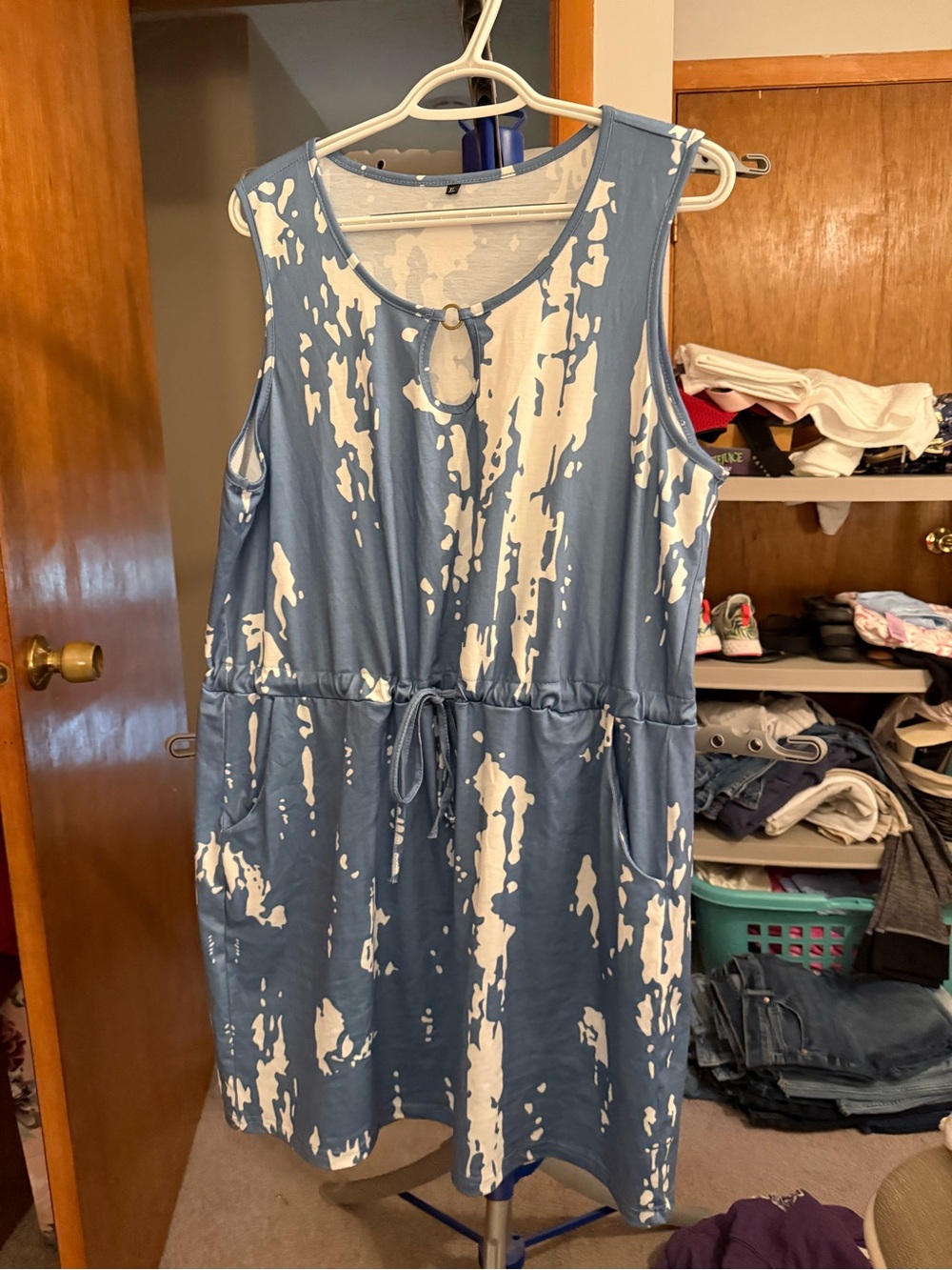 Sleeveless Blue and White Tie-Waist Midi Dress with Keyhole